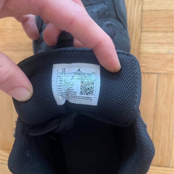 Nike Air Jordan - Picture 2 of 2